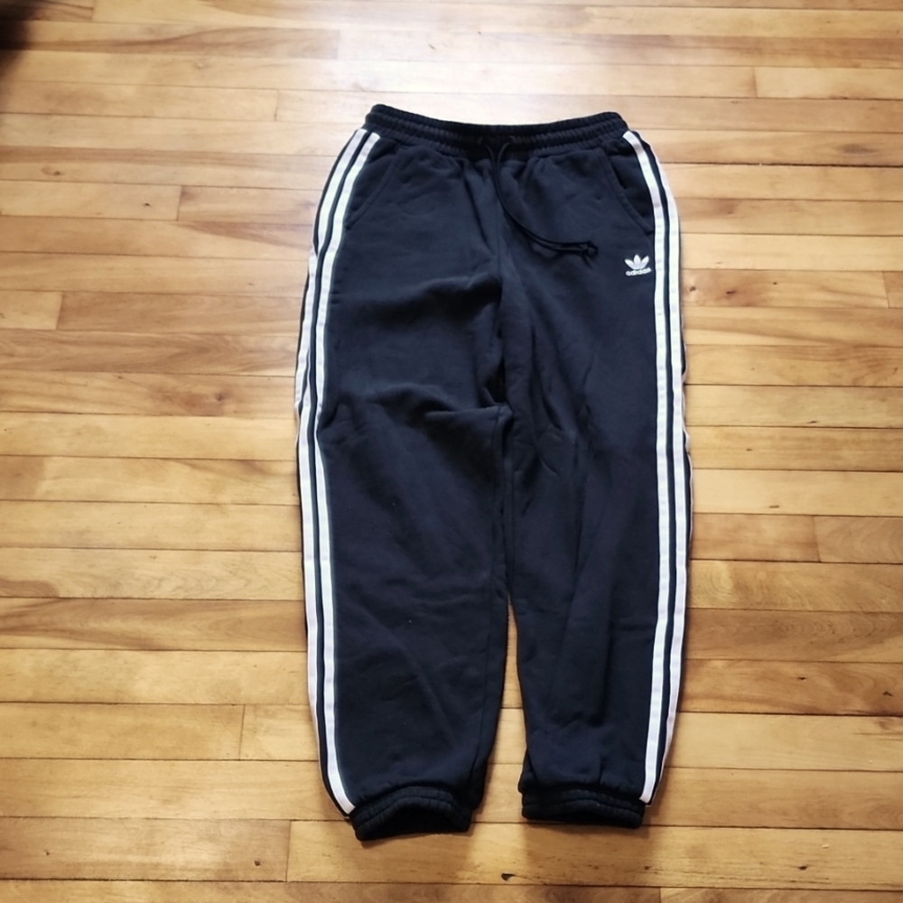 Adidas Originals unisex jogger pants (GD2260). Black. Size M.